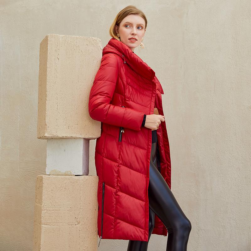 Chaquetas cálidas para mujer con elegantes parkas.