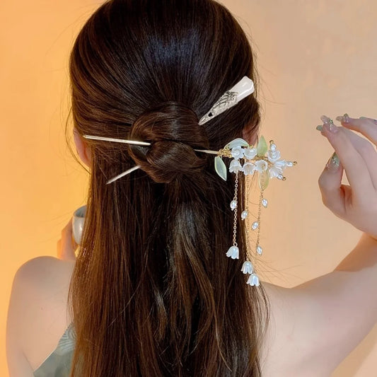 Elegante accesorio para el cabello de estilo chino con borla de flores esmaltadas románticas