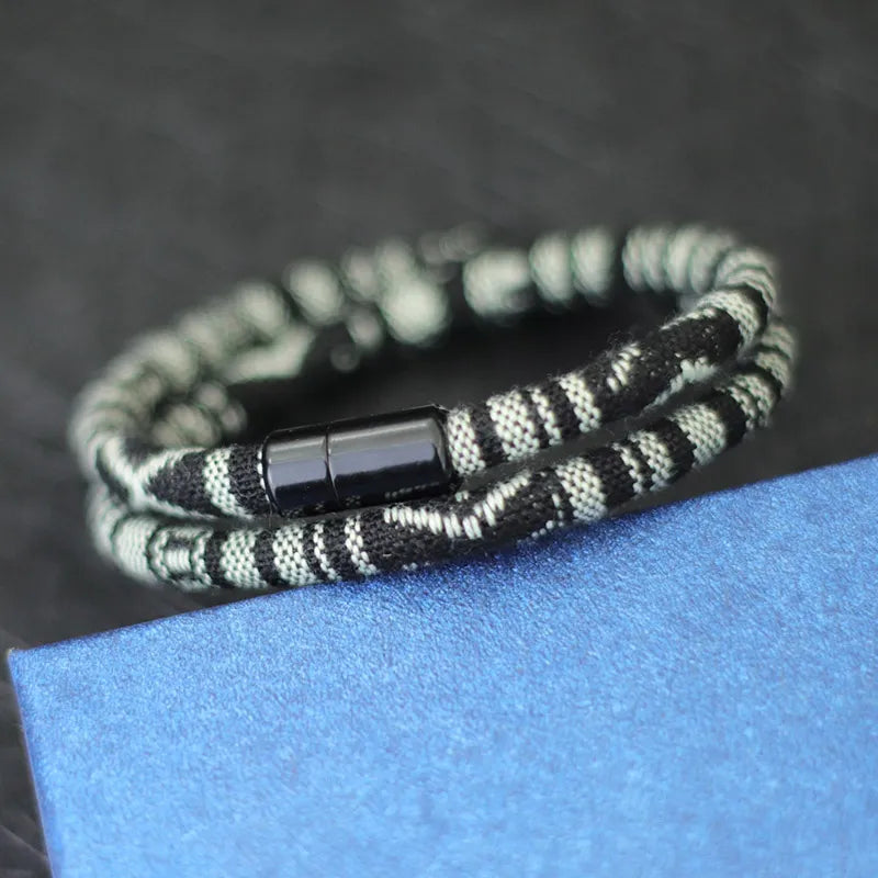 Pulsera de cuerda Bohemia para hombre, nueva, con diseño de pulseras magnéticas para atraer aventuras.