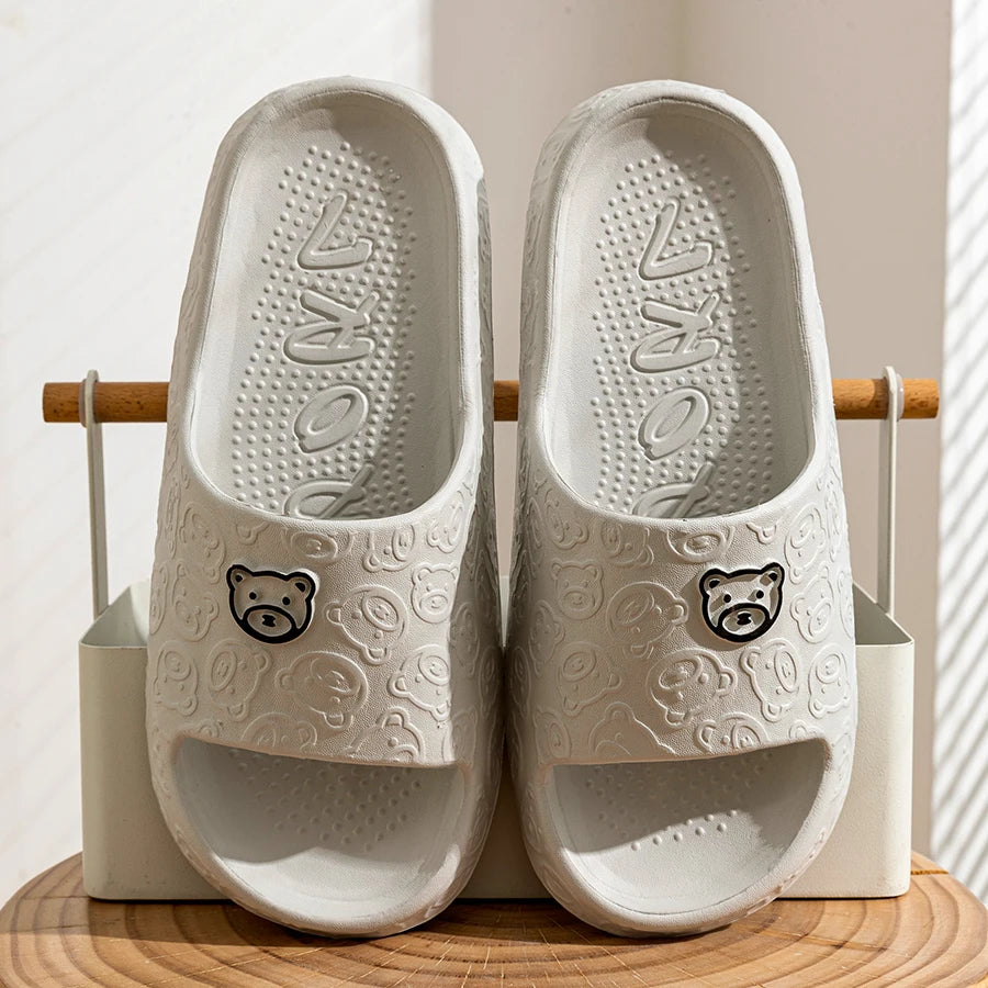 Pantuflas de verano para hombre con diseño de oso de dibujos animados, suela gruesa y suave, antideslizantes.