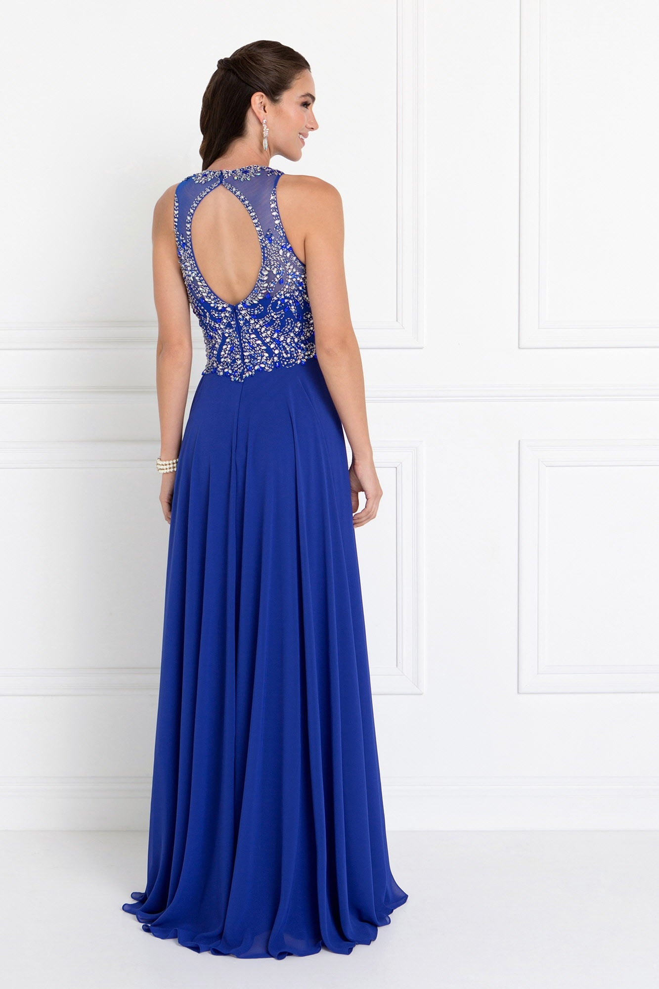 Vestido largo de gasa con escote en forma de corazón y pedrería
