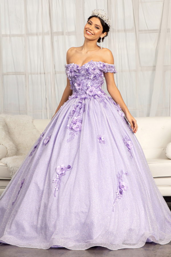 Vestido de quinceañera de malla brillante con apliques florales 3D y adornos de joyas