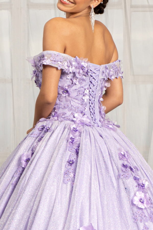 Vestido de quinceañera de malla brillante con apliques florales 3D y adornos de joyas