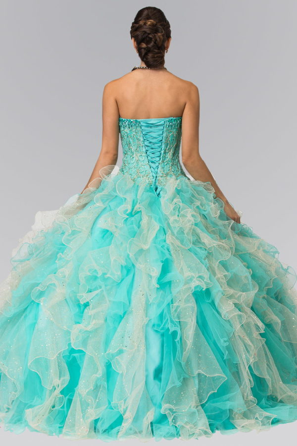 Vestido de quinceañera de tul bordado con cuentas y bolero