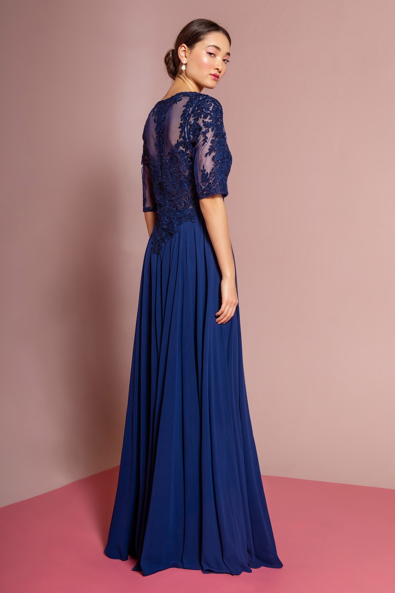 Vestido largo de gasa con bordado de joyas