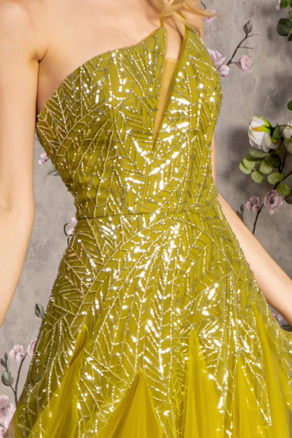 Vestido largo asimétrico de corte A con lentejuelas y malla transparente en la parte delantera