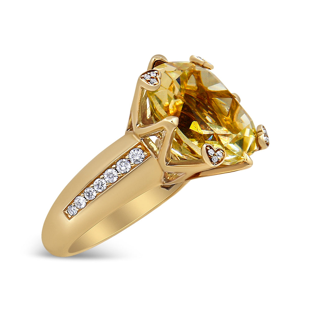 18K Yellow Gold 15x15mm Cushion Cut Lemon Quartz and 1/4 Cttw Diamond Accented Cocktail Ring (F-G Color, VS1-VS2 Clarity) - Ring Size 7