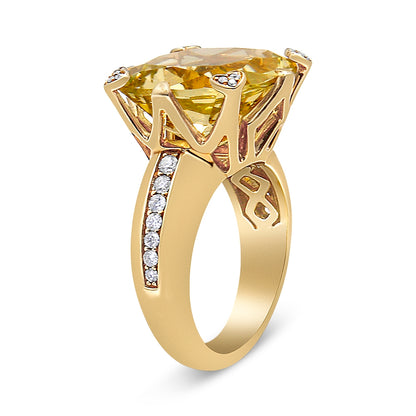 18K Yellow Gold 15x15mm Cushion Cut Lemon Quartz and 1/4 Cttw Diamond Accented Cocktail Ring (F-G Color, VS1-VS2 Clarity) - Ring Size 7