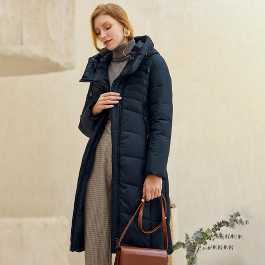 Chaquetas cálidas para mujer con elegantes parkas.