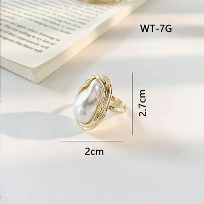 Exquisito anillo de perla irregular, anillo ajustable de metal color oro coreano. 