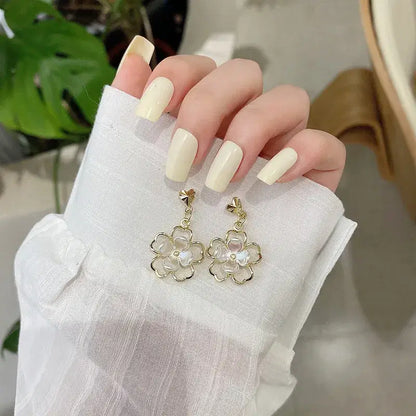 2024 New fashion hold flower earings women gender ceremony senior sense early warming party jewelry gift hot selling