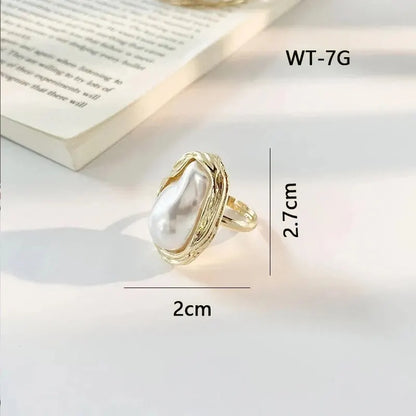 Exquisito anillo de perla irregular, anillo ajustable de metal color oro coreano. 