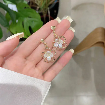 2024 New fashion hold flower earings women gender ceremony senior sense early warming party jewelry gift hot selling