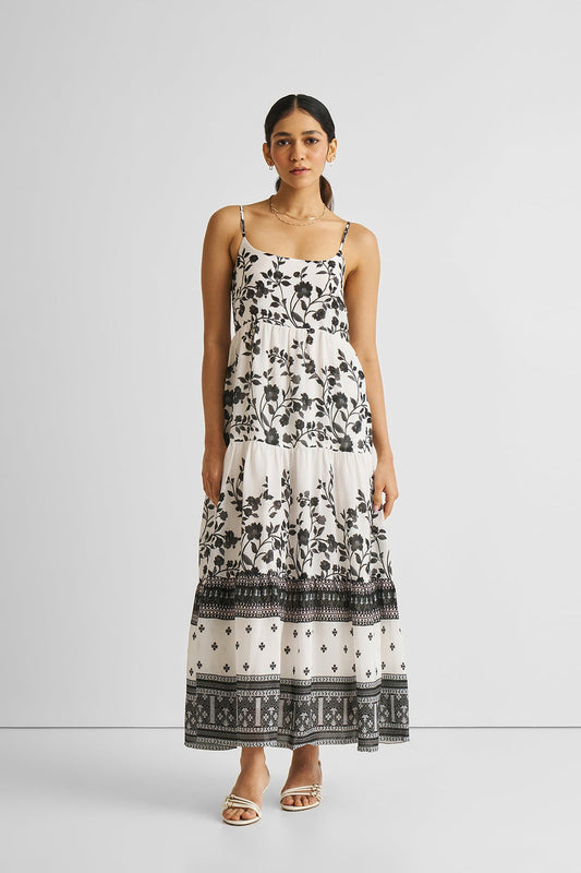 Vestido largo de tirantes con capas y estampado floral