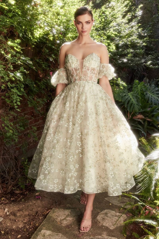 Vestido largo hasta la rodilla con bordado de aliento de bebé 