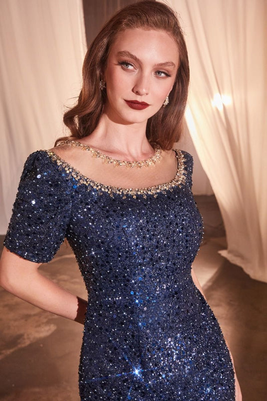 Vestido ajustado con lentejuelas y mangas cortas 