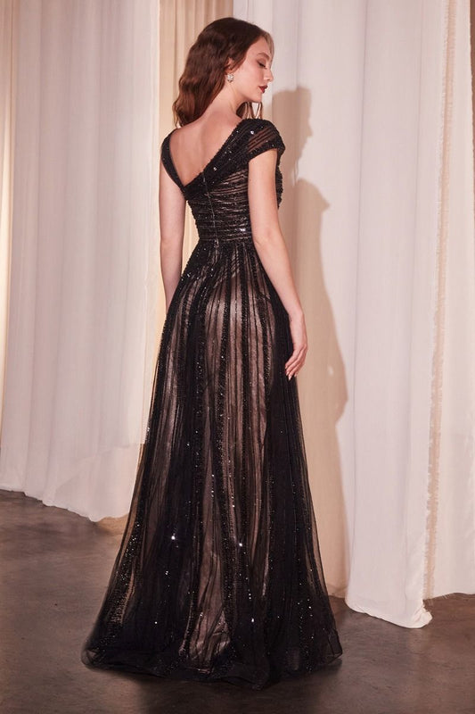 Vestido asimétrico de corte A con hombros descubiertos y cuentas 