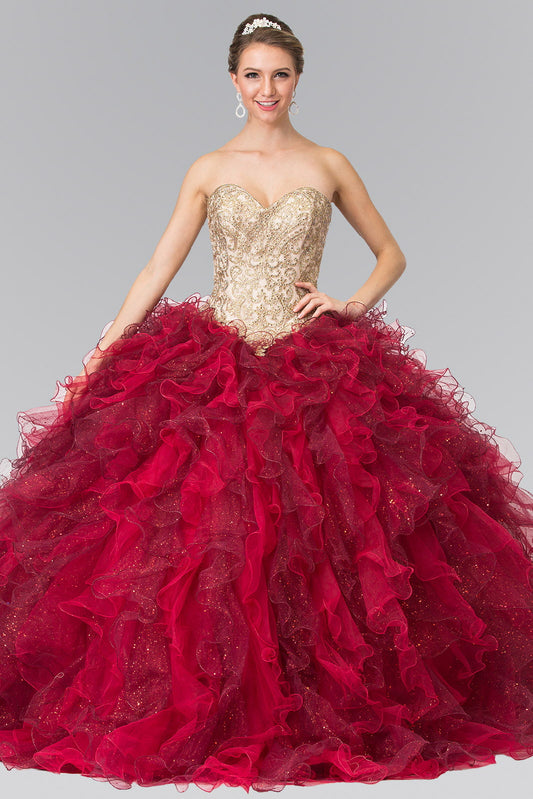 Vestido de quinceañera con bolero, tul, volantes y bordado con cuentas 