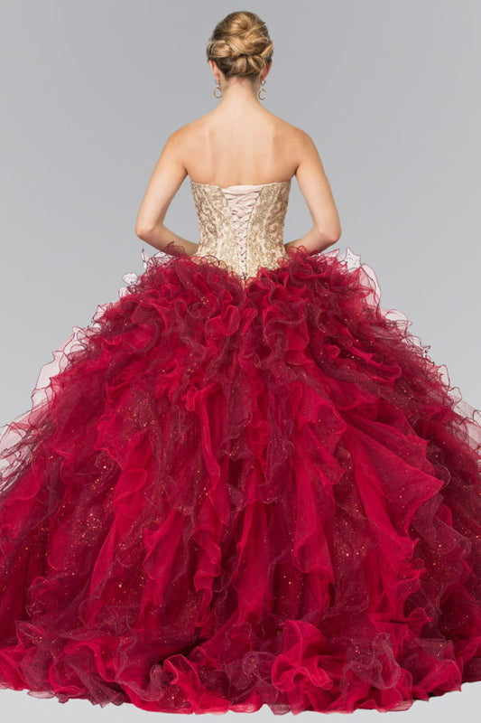 Vestido de quinceañera con bolero, tul, volantes y bordado con cuentas 