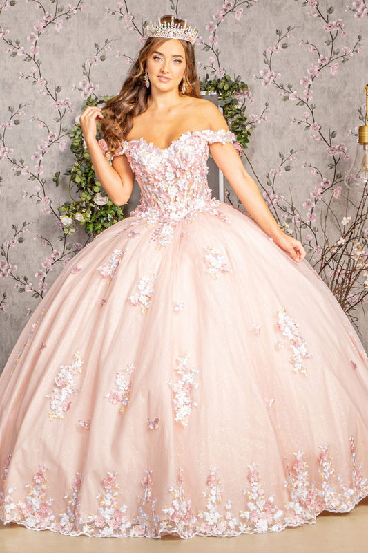 Vestido de quinceañera con apliques de flores en 3D y malla joya con cola larga 