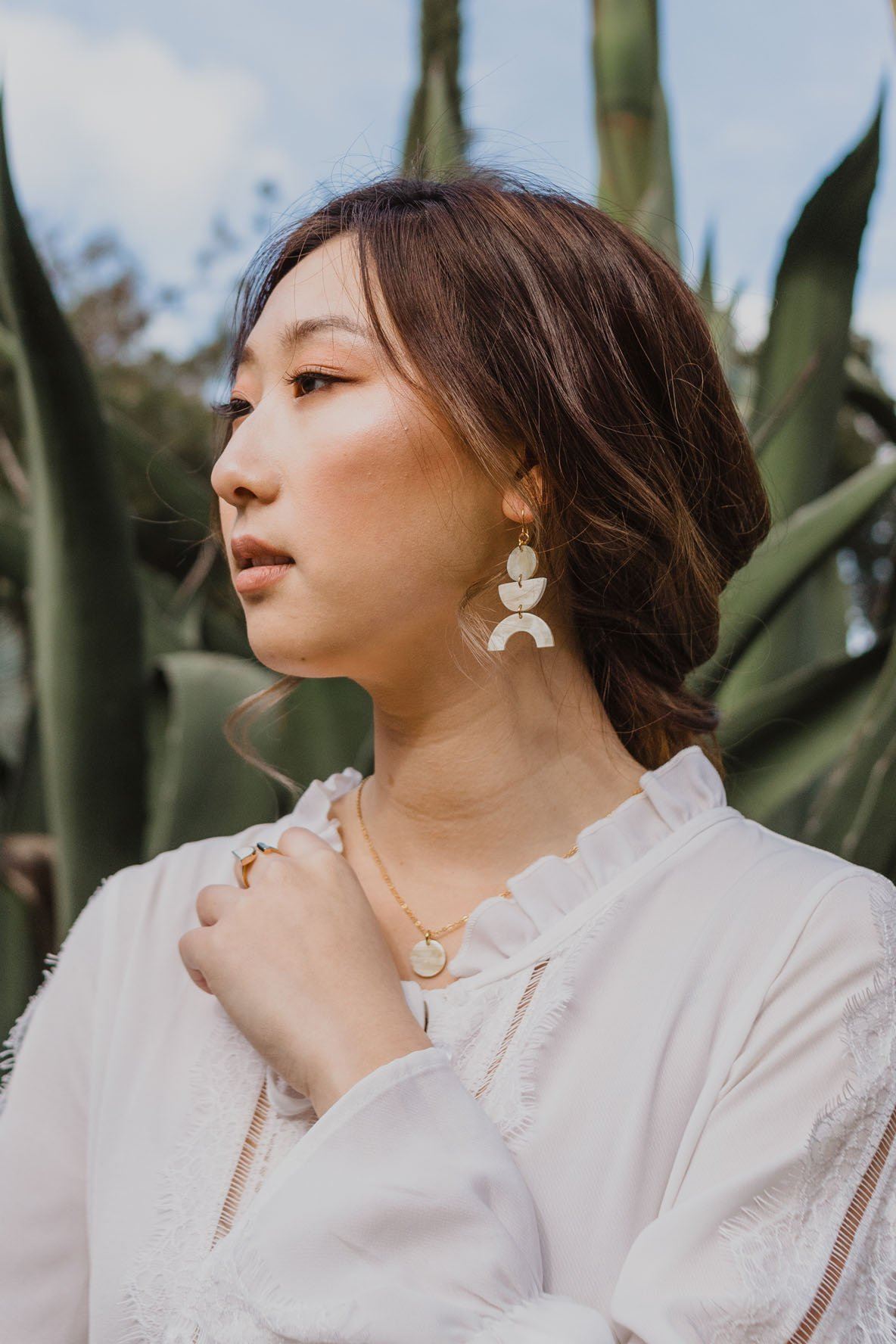 Pendientes geométricos de cuerno de búfalo Vui Mung